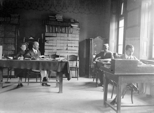 Tisztviselők (Fortepan, 1913) Fotó: Kurutz Márton