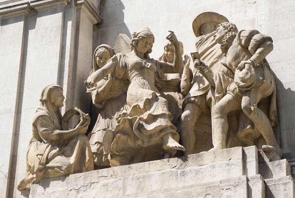 Monumento a Miguel de Cervantes (La Gitanilla)