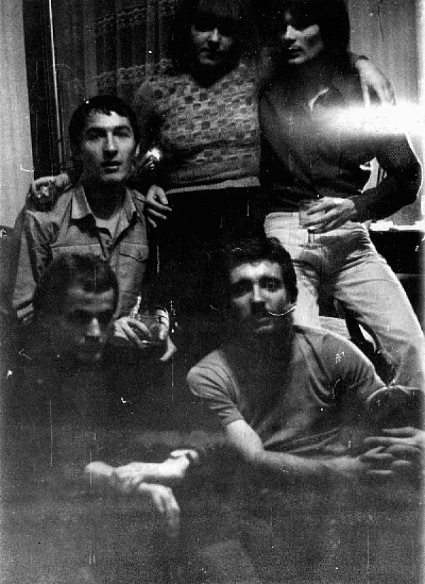 Szabadkai barátok (Őrs vezér téri lakótelep, 1978) Fotó: egy ismeretlen Erzsi